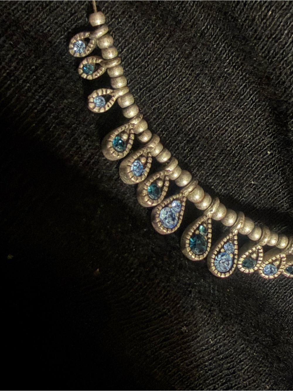 Vintage Lia Sophia “Dollop” necklace w/blue stones